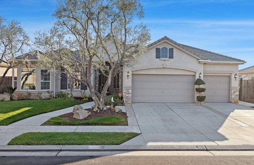 Clovis Casa | Modern Clovis Estate 2/Pool - PROF. CLEANED