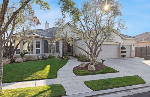 Clovis Casa | Modern Clovis Estate 2/Pool - PROF. CLEANED