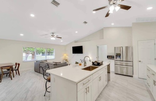 Port Charlotte Casa | Modern Comfort 3BR 2BA Home in Port Charlotte