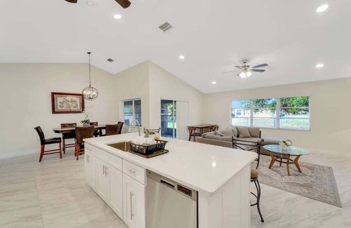 Port Charlotte Casa | Modern Comfort 3BR 2BA Home in Port Charlotte