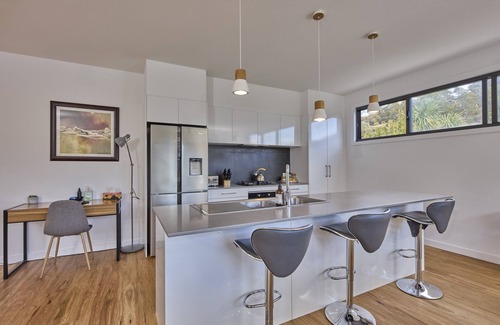 West Launceston Casa | Modern Comfort Meets Natural Beauty – A Perfect Getaway!