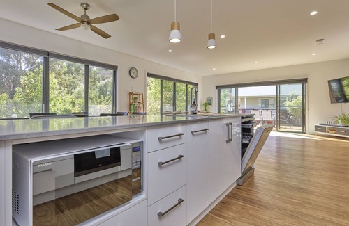 West Launceston Casa | Modern Comfort Meets Natural Beauty – A Perfect Getaway!