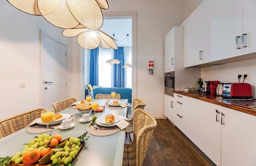 Lower Town Apartamento | Modern Comfort by Grand Place