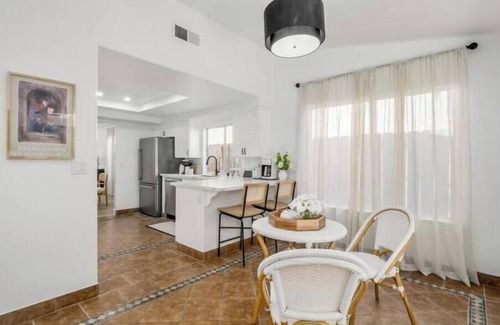 Clovis Casa | Modern Comfort: Clovis Edition