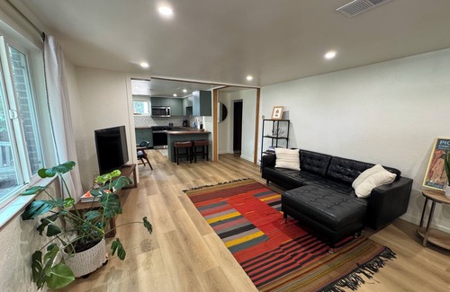 Berkeley Casa | Modern Comfort in the Heart of Berkeley – Your Pet-Friendly Denver Retreat!