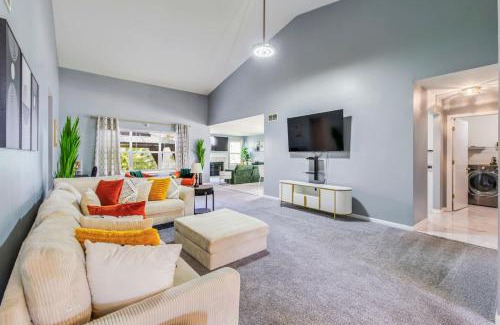Afton Casa | Modern Comfort Loves Park - Stylish 3BR Getaway