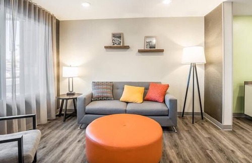Bellflower Casa | Modern Comforts in a Charming Locale! Full Kitchen, Pets Allowed, Free Parking!