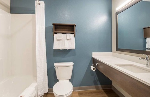 Bellflower Casa | Modern Comforts in a Charming Locale! Full Kitchen, Pets Allowed, Free Parking!