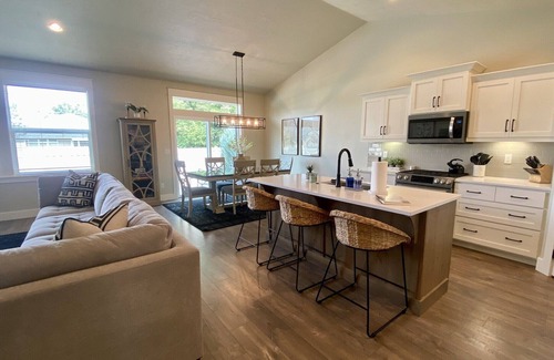 Meridian Casa | Modern Comfy 3BR house near the Village + Downtown