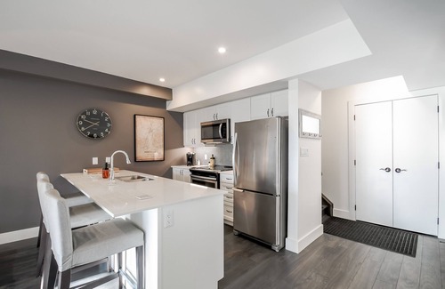 Huntsville Condominio | Modern Condo. Forest and Lake Views. Pet Friendly. 5 mins from beach and slopes!