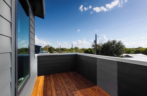 MLK Condominio | Modern condo in central Austin.