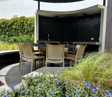 San José Apartamento | Modern Condo in Núcleo La Sabana with Pool