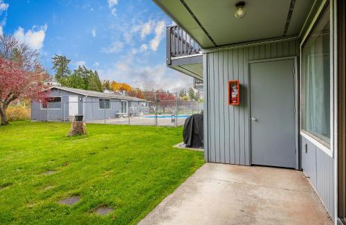 Birch Bay Apartamento | Modern Condo with Family-Friendly Hot Tub 102