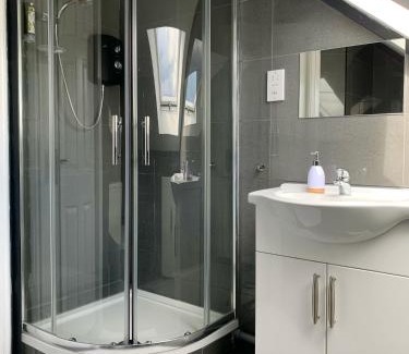 Stonnall Casa | Modern & Cosy 2-Bed Apartment Near NEC, Airport & JLR!