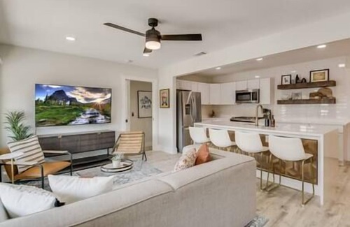 Terrell Heights Casa | Modern Cottage+8 Guests+Covered Patio+Weber Grill