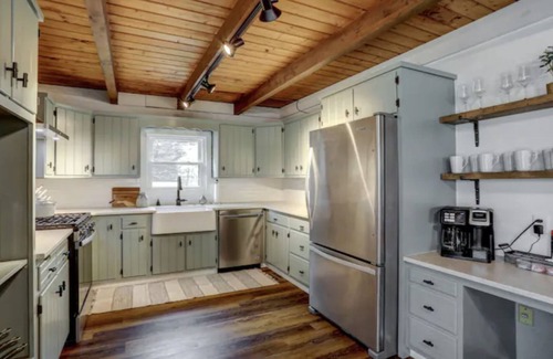 Bausman Cabina | Modern Country Cabin Minutes From Downtown