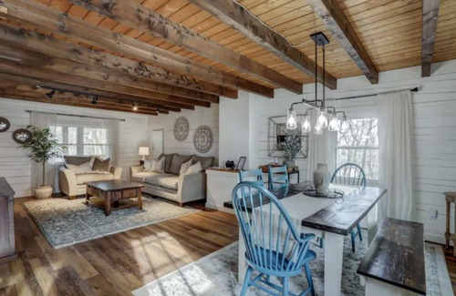 Bausman Cabina | Modern Country Cabin Minutes From Downtown