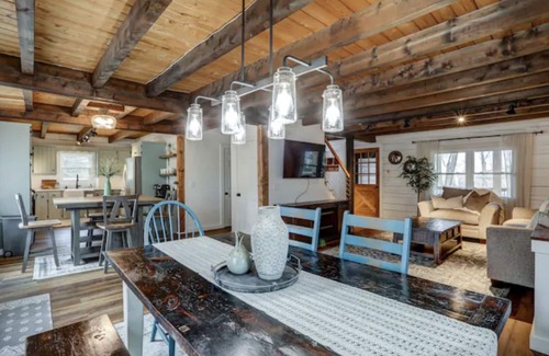 Bausman Cabina | Modern Country Cabin Minutes From Downtown