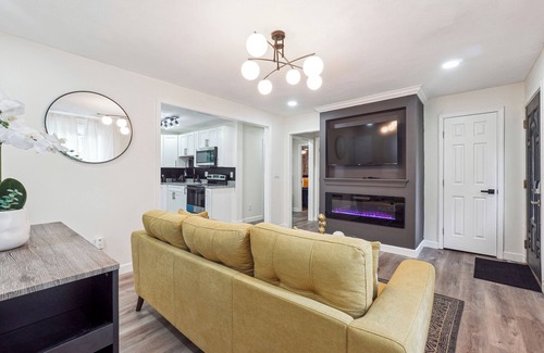 Sylvan Hills Casa | Modern Cozy 2 BR Oasis Near ATL Airport Perfect For Business & Leisure Travelers