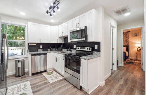 Sylvan Hills Casa | Modern Cozy 2 BR Oasis Near ATL Airport Perfect For Business & Leisure Travelers