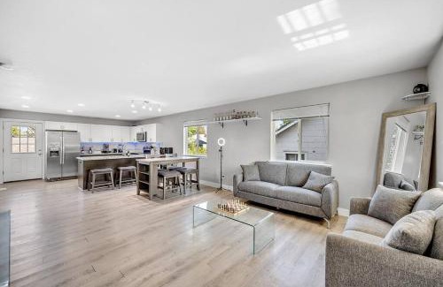 Barnum Casa | Modern, Cozy & Fun ~ 5min to DT ~ Games ~ Backyard