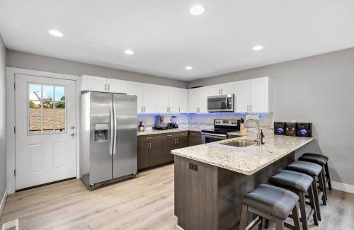 Barnum Casa | Modern, Cozy & Fun ~ 5min to DT ~ Games ~ Backyard