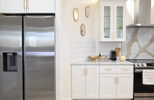 Wolcott Casa | Modern cozy home, pet friendly