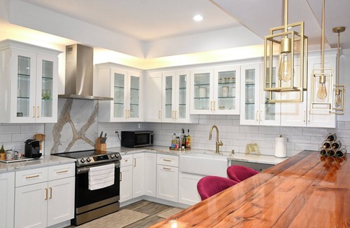 Wolcott Casa | Modern cozy home, pet friendly