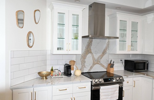 Wolcott Casa | Modern cozy home, pet friendly