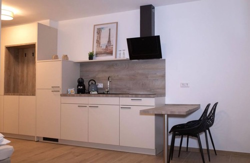 Jollenbeck Condominio | Modern cozy purple apartment