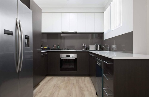 Attadale Apartamento | Modern Cozy spacious 3 bdrm 2bath,FREO,Parking,AC