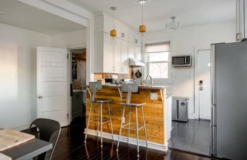 East Mount Airy Apartamento | Modern & Cozy Work From Home 1 Bedroom 1st Flr Apt