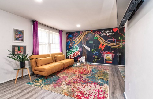 Buckingham Casa | Modern Creative Home Nestled Minutes From DC