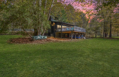 Ellijay Cabaña | Modern Creekside Cottage - Nearby Vineyards/Hiking
