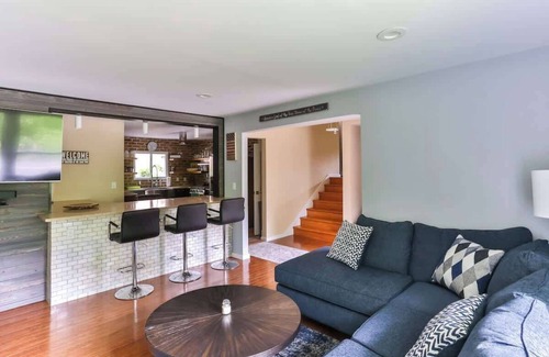 Ashland Casa | Modern Creekside Home w/ Hot Tub & Gym