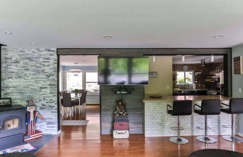 Ashland Casa | Modern Creekside Home w/ Hot Tub & Gym