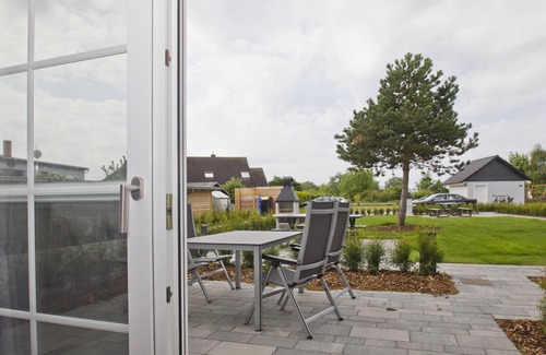 Gross Zicker Apartamento | Modern vacation apartment with private terrace - Haus Inselwind FeWo MEERglück