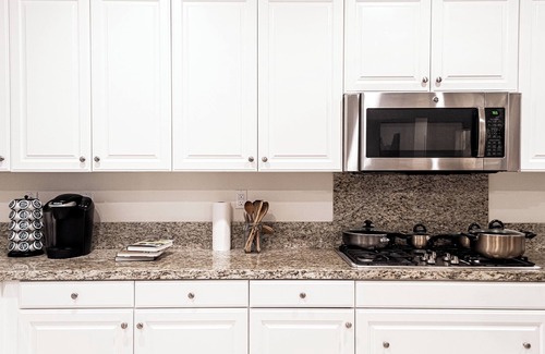 Mira Loma Casa | Modern Deluxe Family Home near Goose Creek