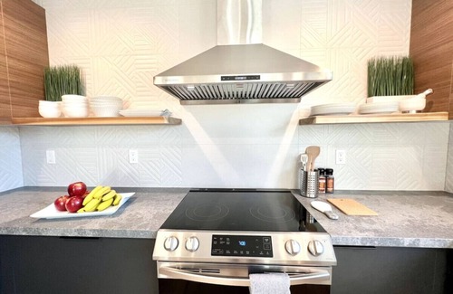 Washington - Guadalupe Villa | New Modern Designer 3B/4B Townhouse with Secure Parking in downtown