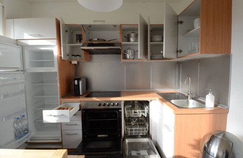 Kranichstein Apartamento | Estudio de diseño moderno con excelente vista y excelentes conexiones de transporte.