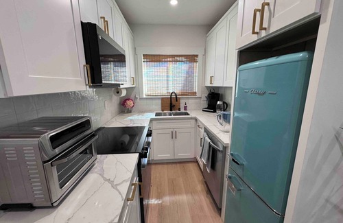 Garden Alameda Cabaña | Modern Detached ADU with Garaged Parking in Heart of San Jose Downtown