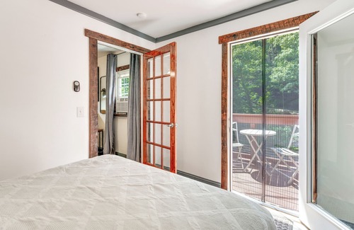 Burnsville Apartamento | Modern, Dog-Friendly Getaway on Cane River!