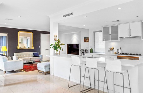 North Coogee Casa | Modern Double-Story Retreat - Walk to the beach