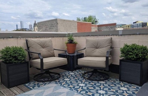 Pulaski Park Casa | MODERN DOWNTOWN 5-LEVEL-HOME WITH ROOFTOP AND 360-DEGREES SKYLINE VIEWS