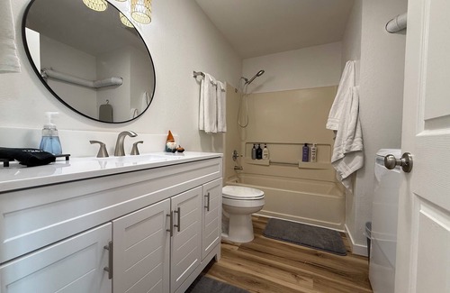 Palmer Apartamento | Modern Downtown Palmer 3BR. Clean & Pet Friendly