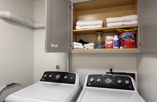 Palmer Apartamento | Modern Downtown Palmer 3BR. Clean & Pet Friendly