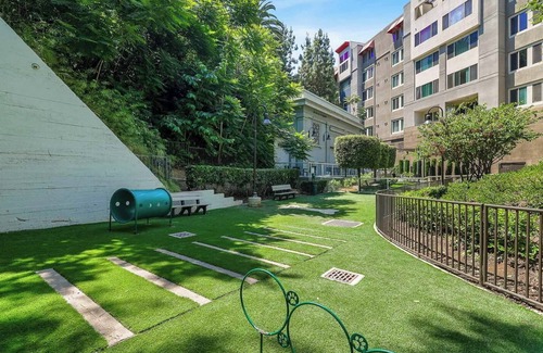 Vernon Apartamento | Moderno Apartamento Centro de LA con Vista a la Ciudad y Estacionamiento Privado