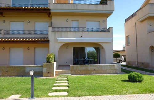 San Jorge Casa | Moderna casa dúplex con vistas a la piscina comunitaria y jardines en Golf Panoramica,