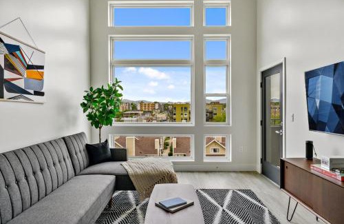 Highland Casa | Modern Eclectic Penthouse Loft - Zuni Lofts