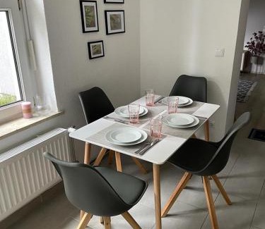 Friedland Apartamento | Modern eingerichtet-stadtnah-Ferienwohnung mit Geschirrspüler und Waschmaschine